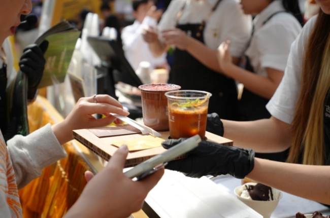 陸家嘴咖啡文化節(jié)上，古茗限定特調(diào)廣受歡迎