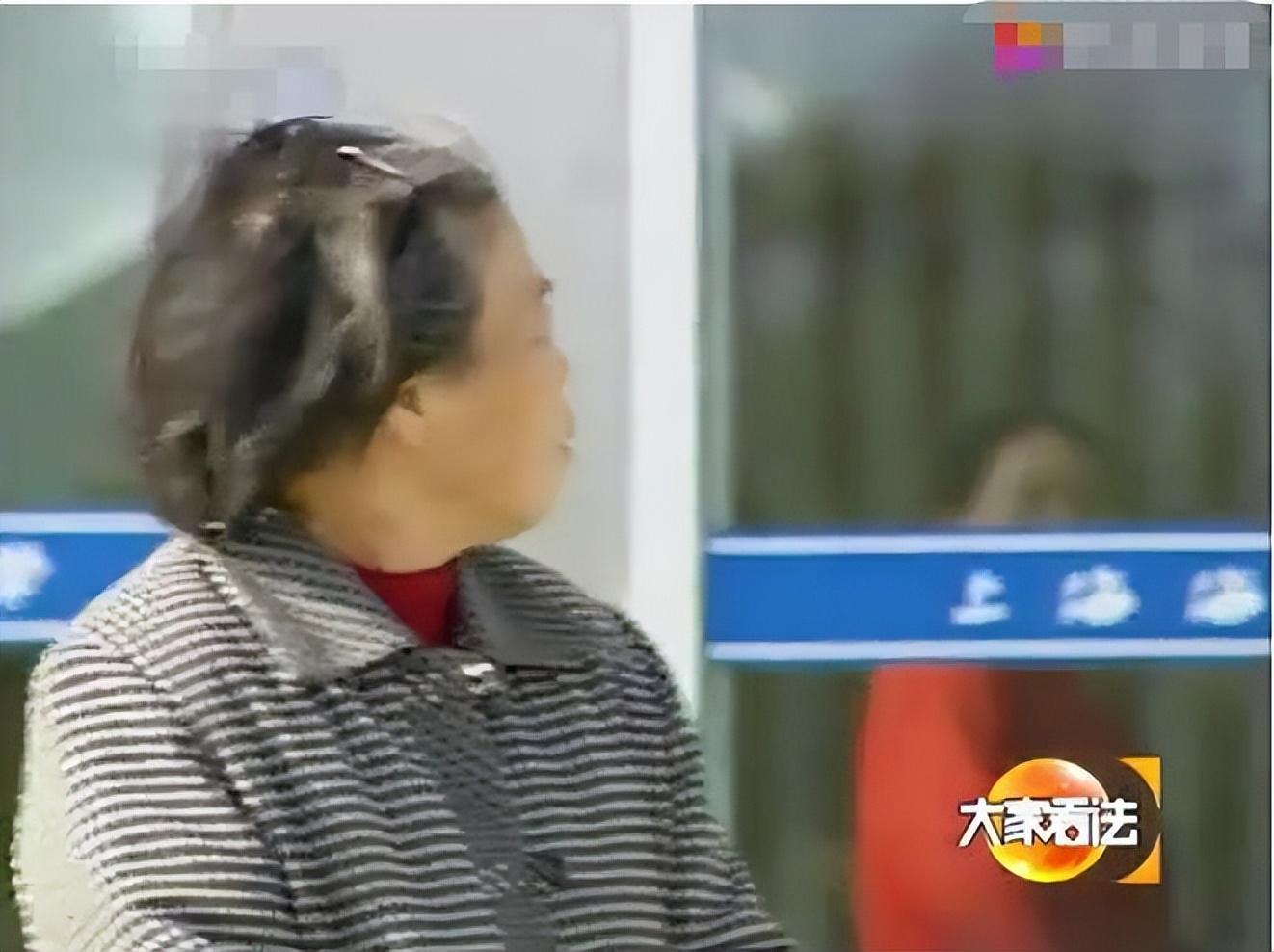 上海研究生帶母上學(xué)，卻在宿舍上吊身亡：沒人愿意被臍帶栓一輩子