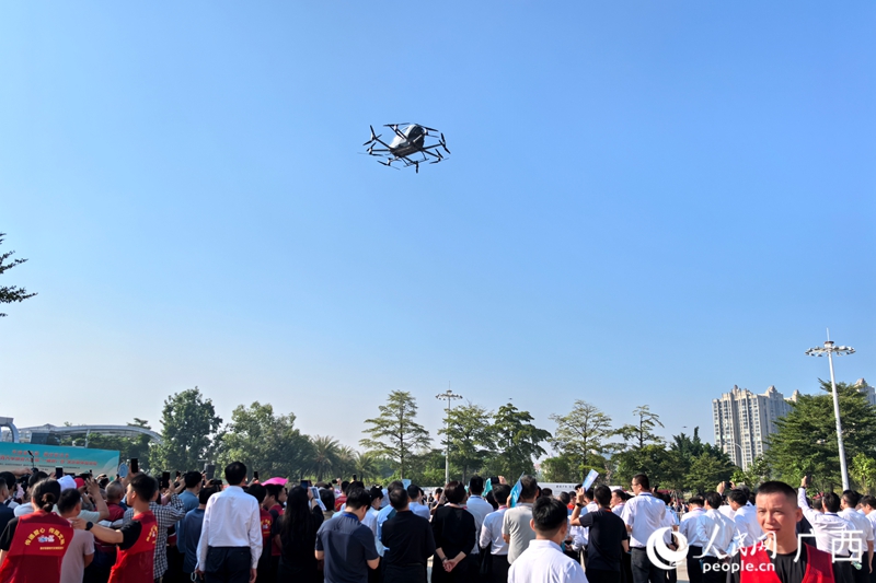 無人駕駛載人航空器飛行展示。人民網(wǎng)記者 覃心攝