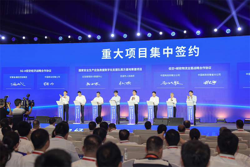 重大項目集中簽約。人民網(wǎng)記者 張俊攝