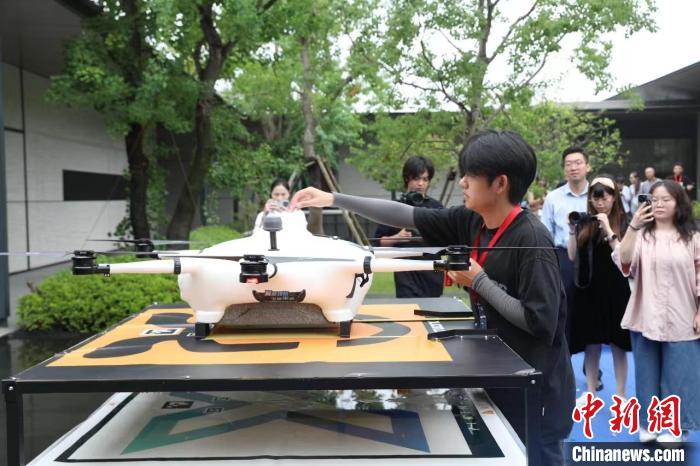 浙江首個低空經(jīng)濟智慧社區(qū)落地寧波  無人機送貨將成現(xiàn)實