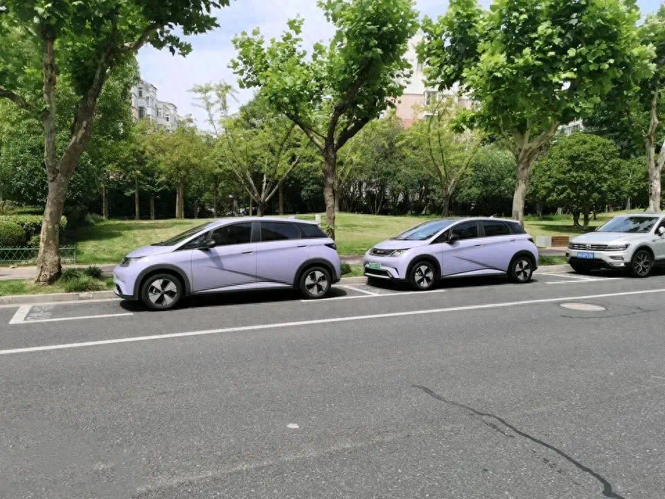 養(yǎng)一輛10萬(wàn)的純電車與10萬(wàn)的燃油車，10年的花費(fèi)差距會(huì)有多