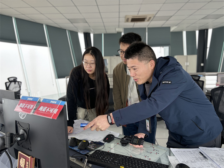 2024低空經(jīng)濟(jì)網(wǎng)： 服務(wù)低空經(jīng)濟(jì)發(fā)展新篇章，退役力量展風(fēng)采