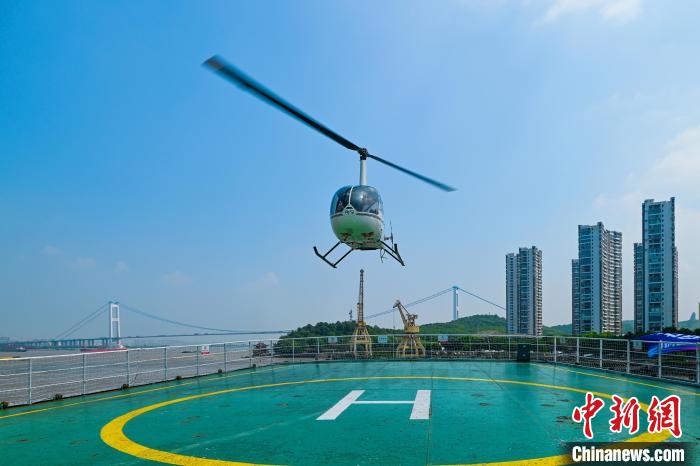 2025低空： 無(wú)錫“空空聯(lián)程”又一航線首飛 帶來(lái)全景式觀長(zhǎng)江、賞運(yùn)河新體驗(yàn)