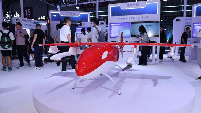 2025低空經濟報： 2024快遞包裹“飛”起來，無人機“快遞員”擠進低空經濟賽