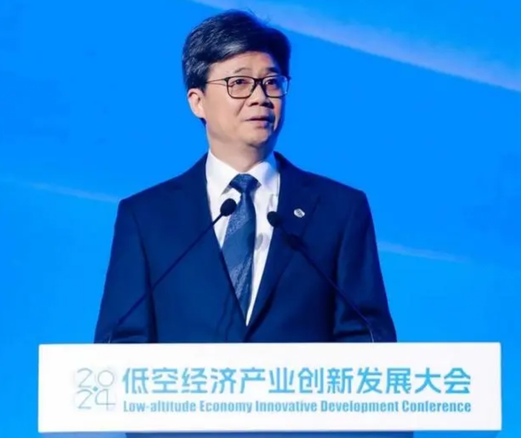 2025低空經(jīng)濟(jì)報(bào)： 中國(guó)移動(dòng)總經(jīng)理何飚：助推低空經(jīng)濟(jì)展翅翱翔
