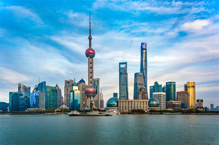 低空經(jīng)濟(jì)報(bào)2025： 上海發(fā)布低空經(jīng)濟(jì)重磅文件！到2026年，建成低空飛行航線全
