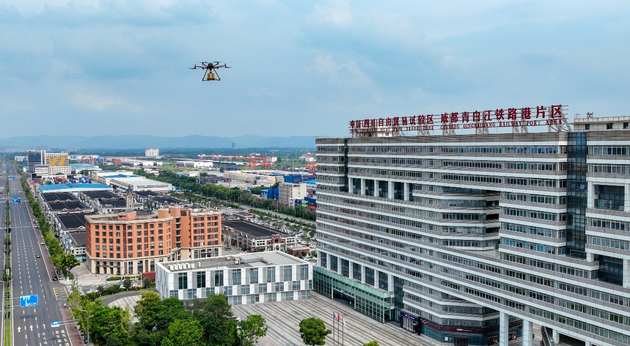 低空經(jīng)濟(jì)： 低空經(jīng)濟(jì)多領(lǐng)域展現(xiàn)強(qiáng)勁勢(shì)頭