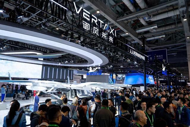 低空經(jīng)濟報2025： 飛入”進博會：意向訂單超百架，空中出租車有望三四年內(nèi)落地