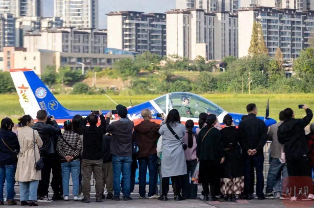 “飛機(jī)賽”帶動“煙火氣”遂寧公安為低空經(jīng)濟(jì)發(fā)展織密安全屏障