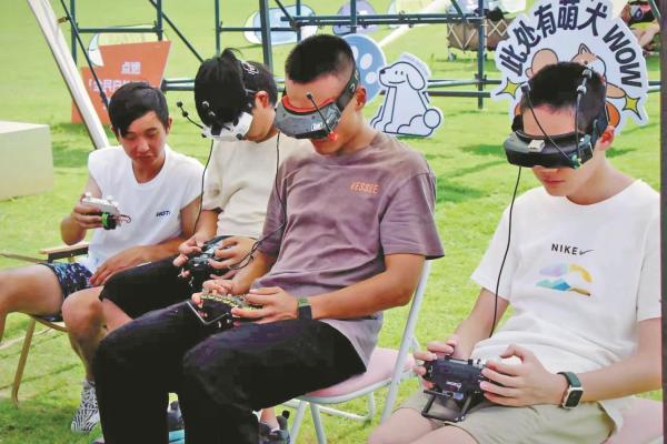 2024寧波首屆無人機競速挑戰(zhàn)賽現(xiàn)場。